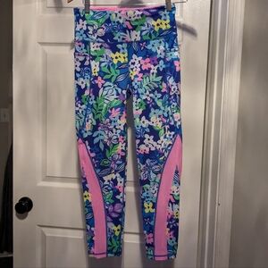 Excellent condition Lilly Pulitzer LUXLETIC Weekender high-rise midi legging